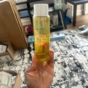 Clarins Hydrating Toning Lotion - Yellow Liquid